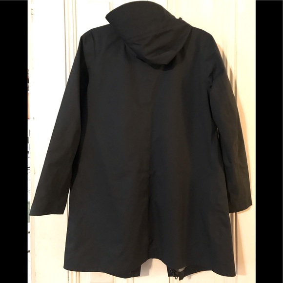 Lands’ End Raincoat - Picture 2 of 2